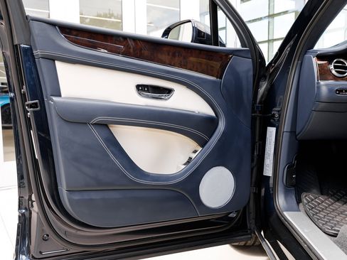 Certified 2024 Bentley Bentayga image 18