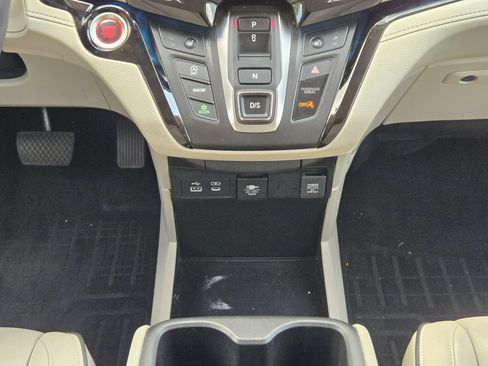 Used 2025 Honda Odyssey Touring image 19