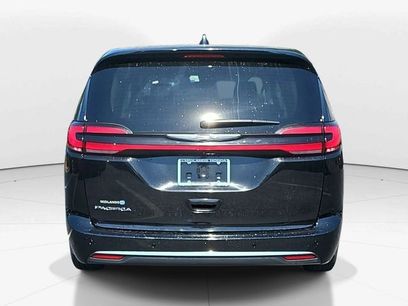 Used 2024 Chrysler Pacifica Touring-L