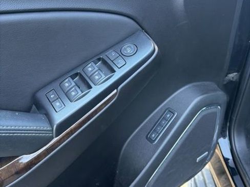 Used 2019 Chevrolet Suburban LT image 8