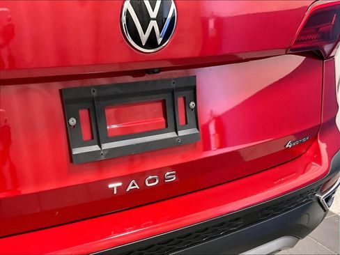 Certified 2022 Volkswagen Taos SE image 28