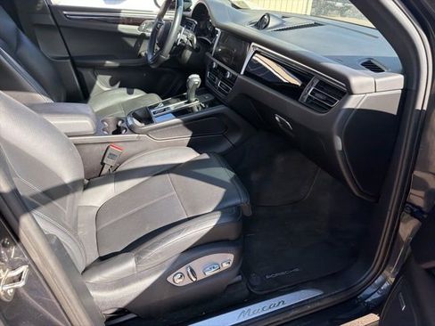 Used 2022 Porsche Macan image 11