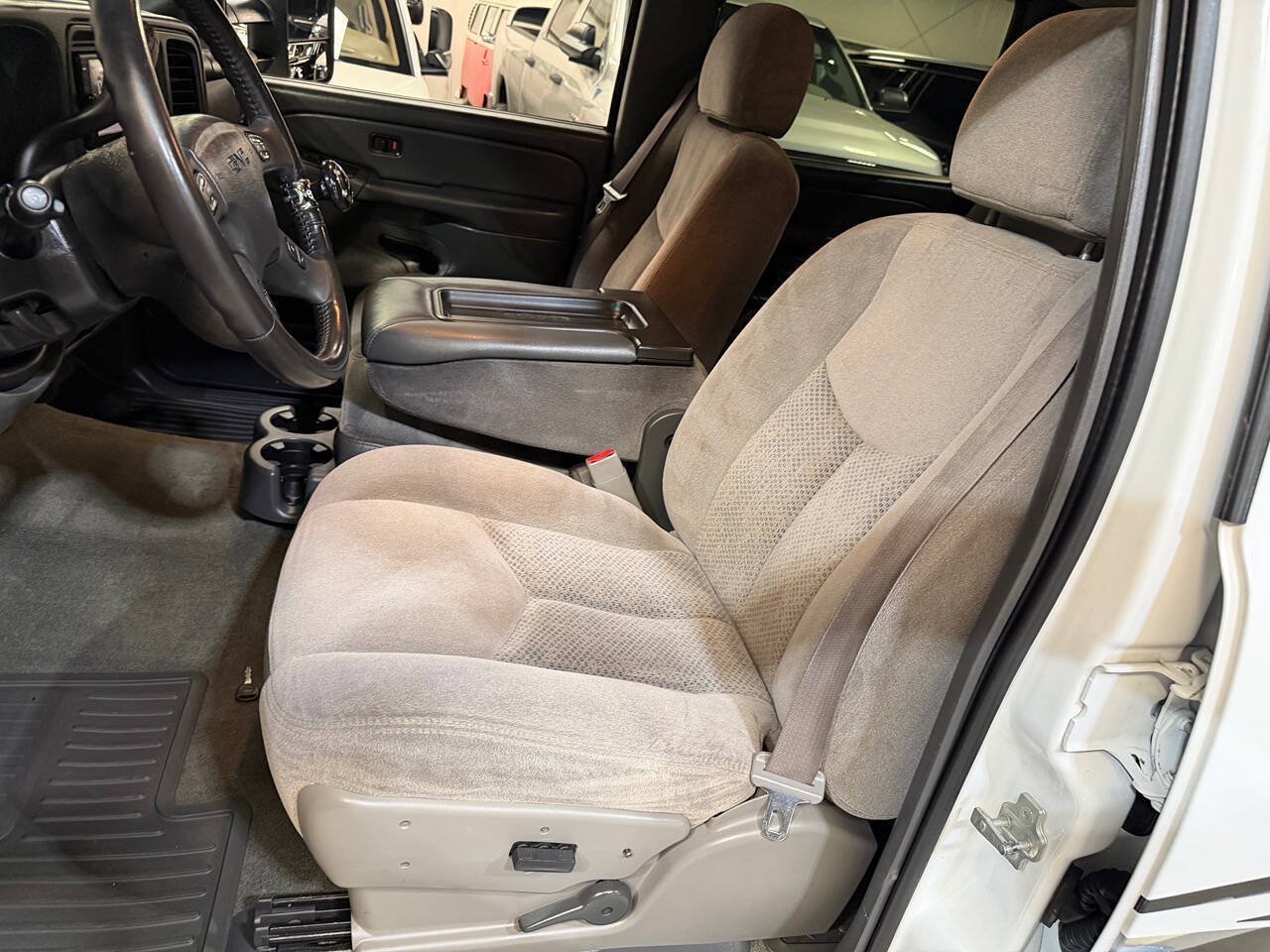 Used 2007 GMC Sierra 2500 SLE w/ Heavy-Duty Power Package AWD/4WD image 41