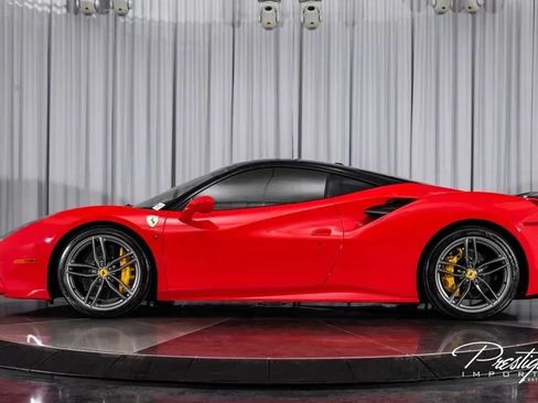 Used 2018 Ferrari 488 GTB RWD image 4