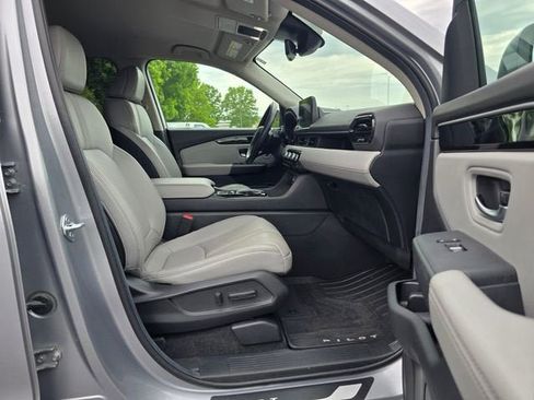 Used 2025 Honda Pilot EX-L image 16