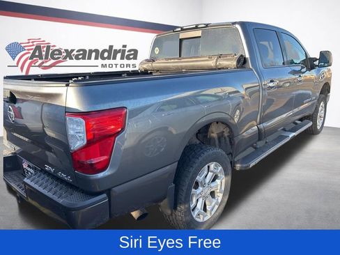 Used 2018 Nissan Titan SV w/ SV Convenience Package AWD/4WD image 5