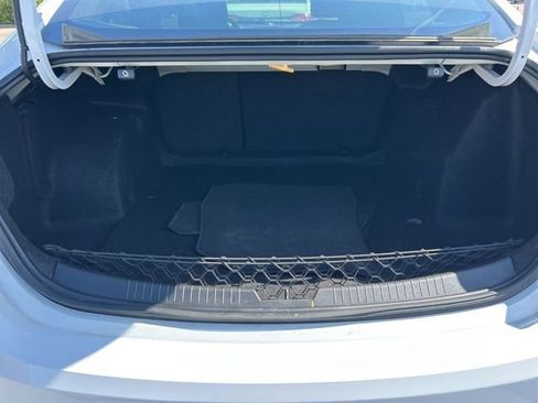 Used 2019 Chevrolet Malibu LT w/ Leather Package FWD image 11