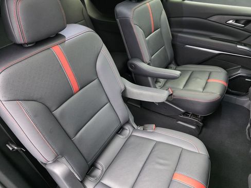 Used 2024 Chevrolet Traverse RS FWD image 31