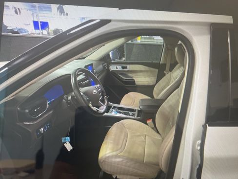Used 2020 Ford Explorer Platinum w/ Premium Technology Package AWD/4WD image 8