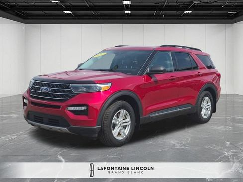 Used 2023 Ford Explorer XLT AWD/4WD image 1