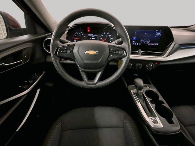 Used 2024 Chevrolet Trax LS w/ LS Convenience Package FWD image 5