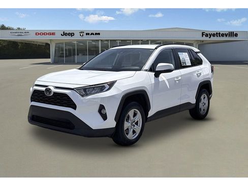 Used 2021 Toyota RAV4 XLE AWD/4WD image 7