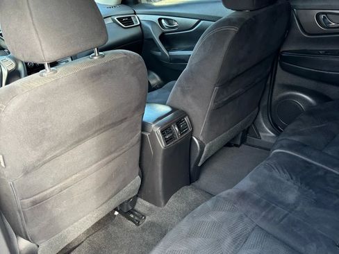 Used 2014 Nissan Rogue SV image 16