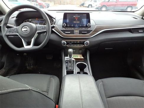 Used 2024 Nissan Altima 2.5 SV image 11