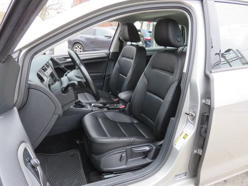 Used 2017 Volkswagen Golf Wolfsburg Edition image 9