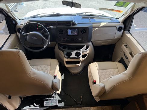 Used 2016 Ford E-450 and Econoline 450 Super Duty w/ Motorhome Prep Package image 41