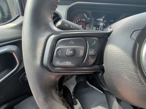 Used 2024 Jeep Wrangler Unlimited w/ Convenience Group AWD/4WD image 17