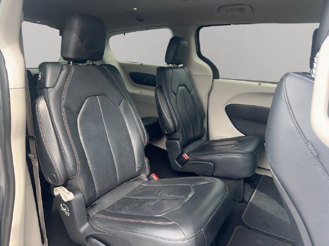 Used 2020 Chrysler Pacifica Touring-L FWD image 25