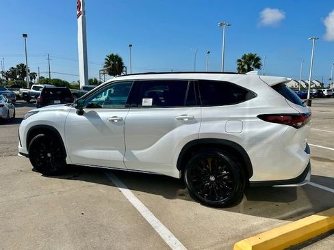 New 2026 Toyota Highlander XSE image 4