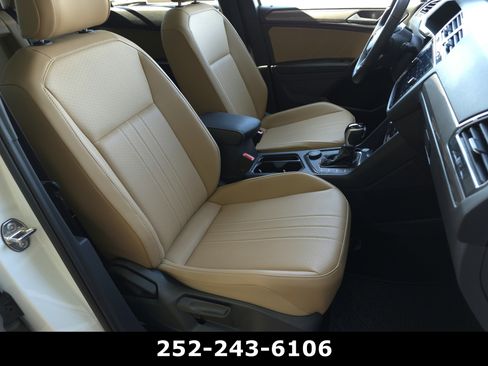 Used 2024 Volkswagen Tiguan SE R-Line AWD/4WD image 45