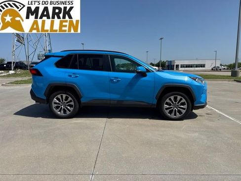 Used 2019 Toyota RAV4 XLE Premium AWD/4WD image 6