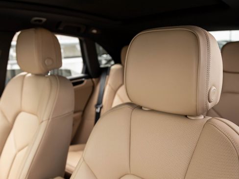 Certified 2025 Porsche Macan image 23