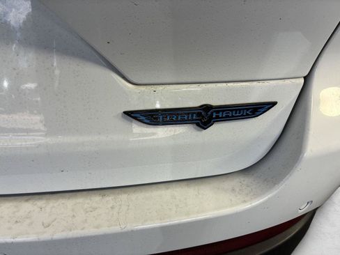 Used 2024 Jeep Grand Cherokee Trailhawk AWD/4WD image 9