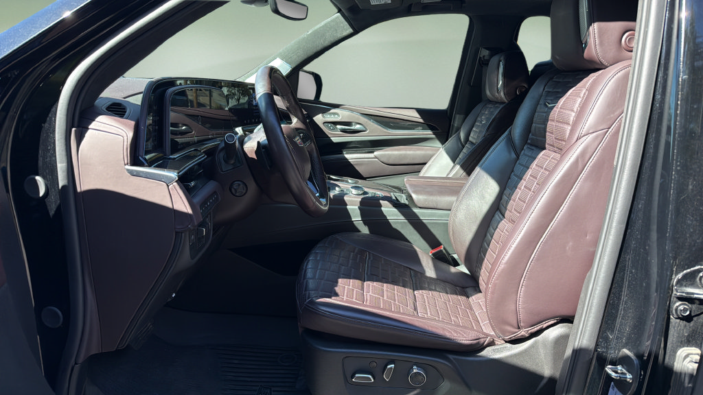 Certified 2024 Cadillac Escalade ESV Sport Platinum w/ LPO, ONYX Package AWD/4WD image 19