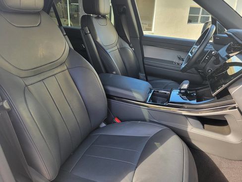 Used 2025 Land Rover Range Rover Sport SE image 10