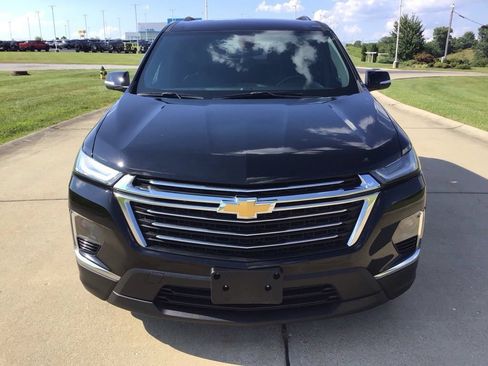 Used 2023 Chevrolet Traverse LT FWD image 2