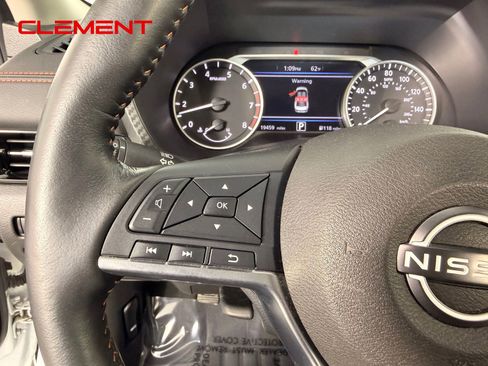 Used 2025 Nissan Sentra SR w/ SR Premium Package FWD image 17