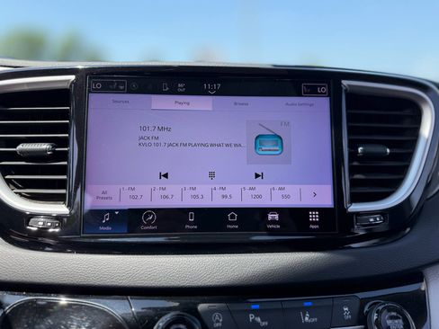 Used 2023 Chrysler Pacifica Touring-L FWD image 35