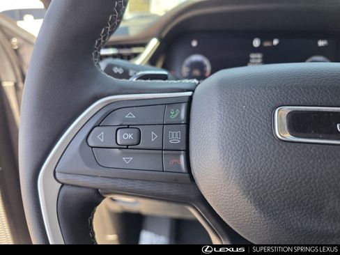 Used 2025 Jeep Grand Cherokee Altitude AWD/4WD image 24