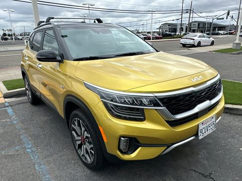 Used 2023 Kia Seltos SX AWD/4WD image 2