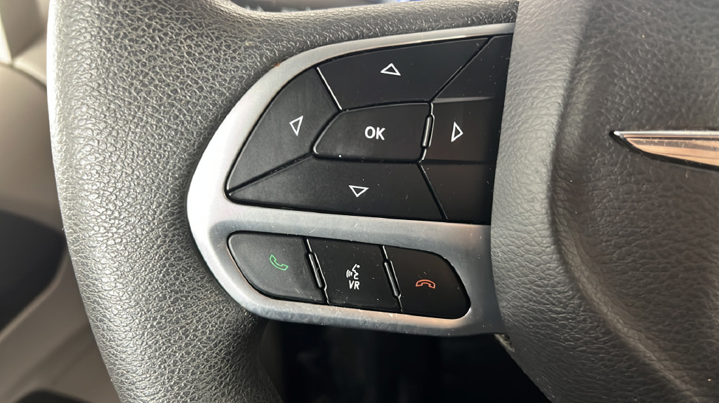 Used 2018 Chrysler Pacifica Touring Plus w/ Tire & Wheel Group FWD image 21