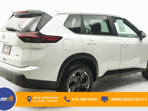 Used 2024 Nissan Rogue SV image 6