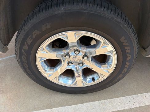 Used 2017 RAM 1500 Laramie RWD image 6