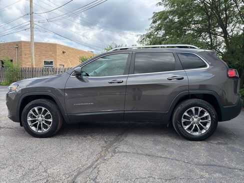 Used 2019 Jeep Cherokee Latitude Plus w/ Cold Weather Group AWD/4WD image 3