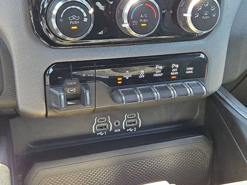 Used 2025 RAM 1500 Big Horn AWD/4WD image 29