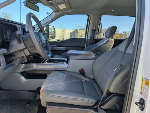 Used 2023 Ford F250 XLT w/ Black Appearance Package image 16