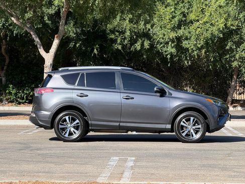 Used 2017 Toyota RAV4 XLE w/ Carpet Mat Package FWD image 6
