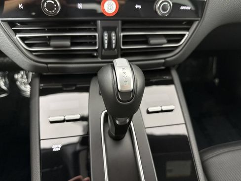 Certified 2025 Porsche Macan S AWD/4WD image 32