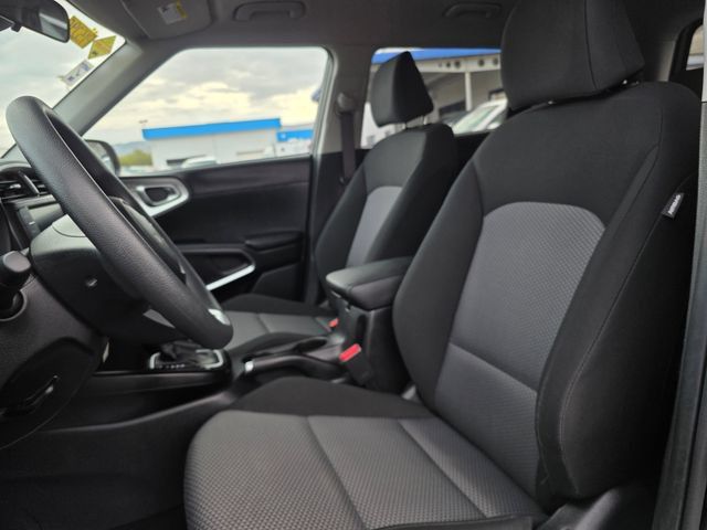 Used 2025 Kia Soul LX w/ LX Technology Package FWD image 25