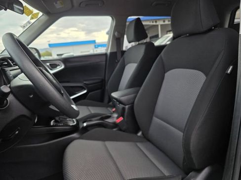 Used 2025 Kia Soul LX w/ LX Technology Package FWD image 25