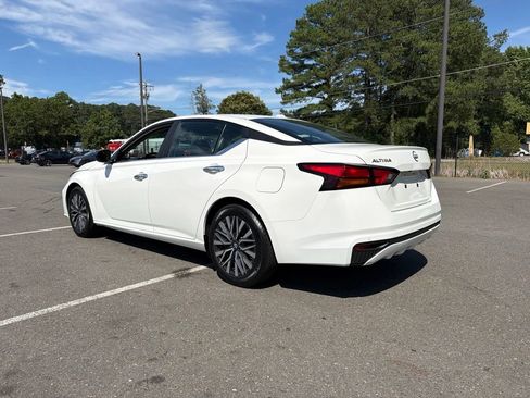 Used 2025 Nissan Altima 2.5 SV FWD image 7