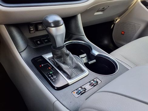 Used 2019 Toyota Highlander Limited AWD/4WD image 28