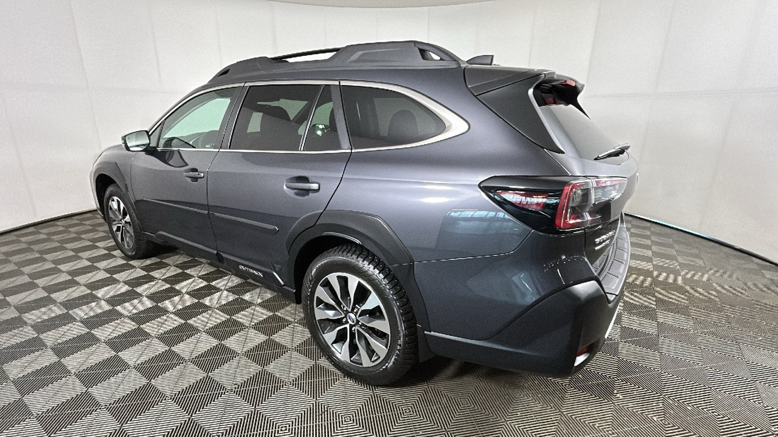 Used 2023 Subaru Outback Limited AWD/4WD image 6