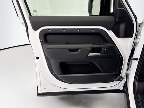 New 2026 Land Rover Defender 110 X-Dynamic SE AWD/4WD image 23