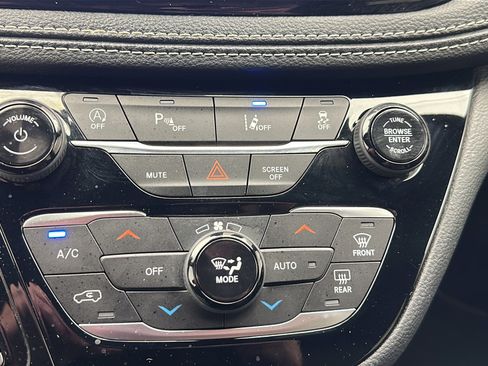 Used 2023 Chrysler Pacifica Touring-L w/ S Appearance Package AWD/4WD image 21