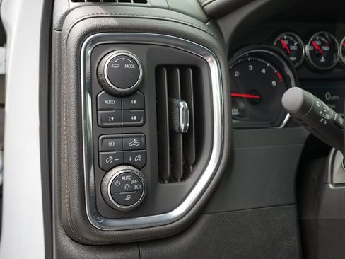 Used 2022 Chevrolet Silverado 3500 LTZ AWD/4WD image 16